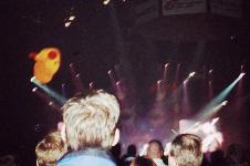 BNL concert 2001: pic of Maroon character balloon